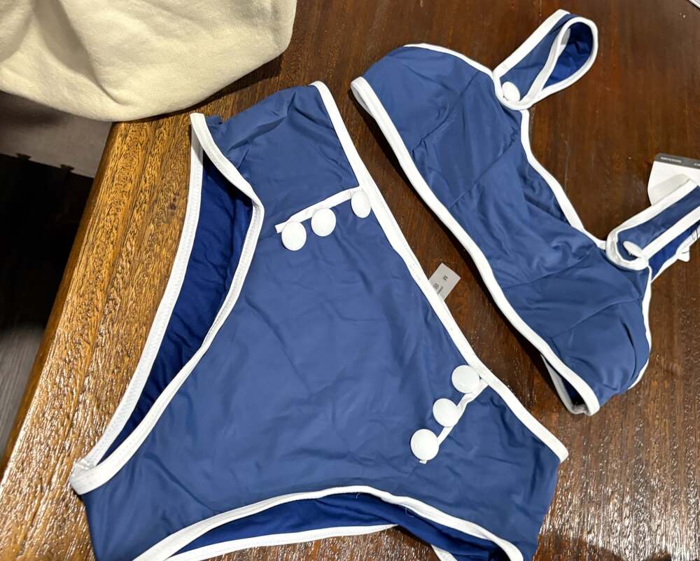 One Fish Ladies 2 pc Binkini swimsuit set Navy & White NEW sz Med M - Picture 2 of 2
